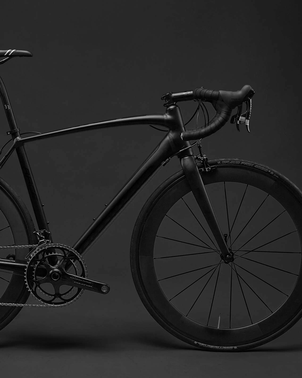 bicicleta elétrica preta.