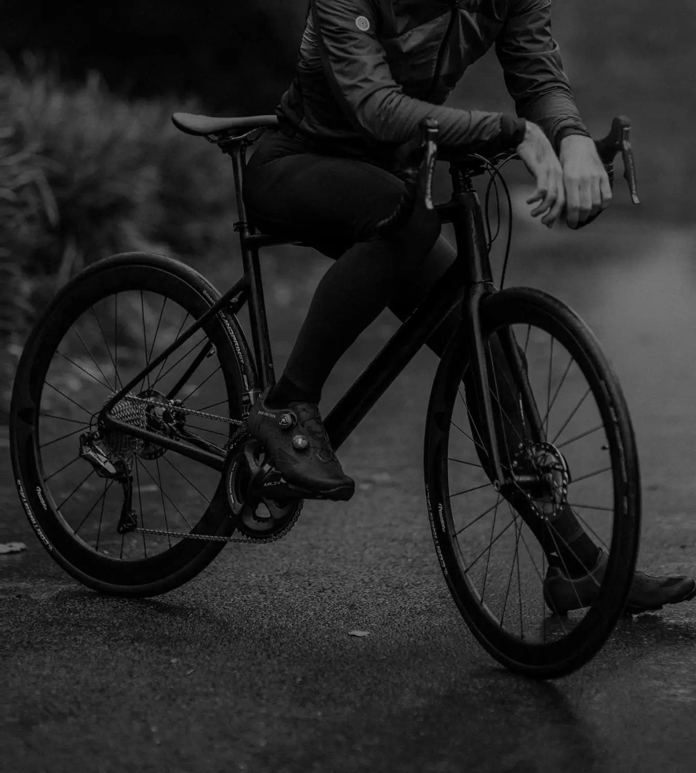 bicicleta elétrica preta.
